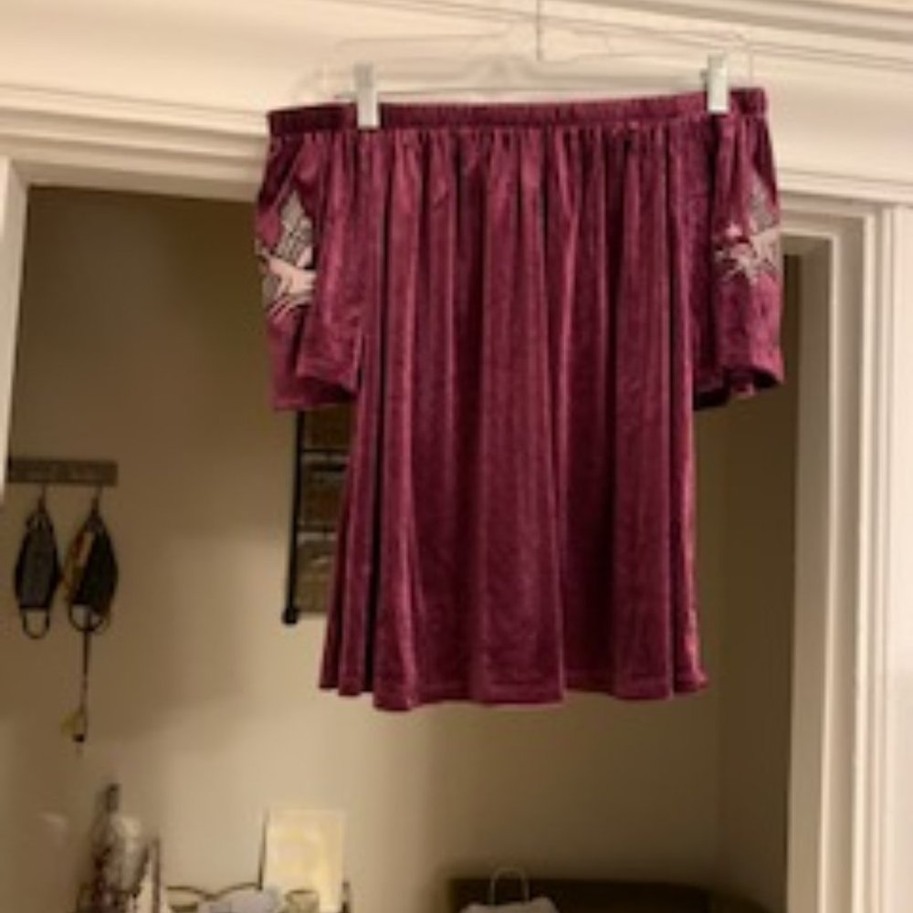 Off the Shoulder Velvet Maroon Shirt